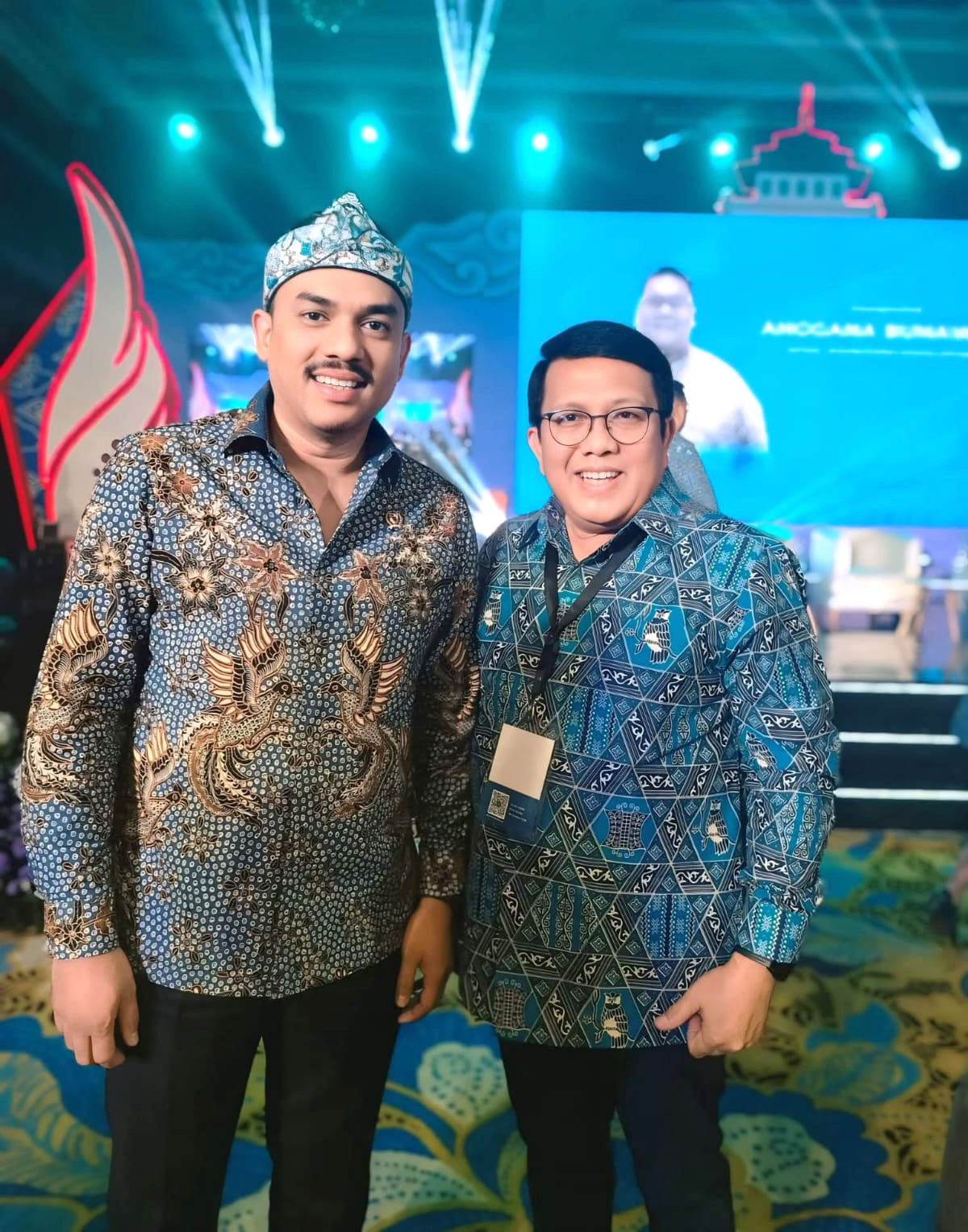 Foto bersama dengan Menteri Ketenagakerjaan, Menteri Koordinator Bidang Infrastruktur, Menteri UMKM, Menteri Ekraf, Bapak Sofyan Wanandi dan Para Ketua DPK/DPKO APINDO. [ Hari ke-2 Rakerkonas XXXIV DPN APINDO 2025 ]